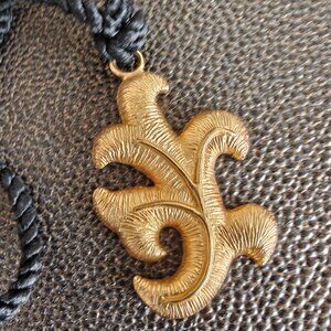 Natori Signed Golplated Pedant/ necklace